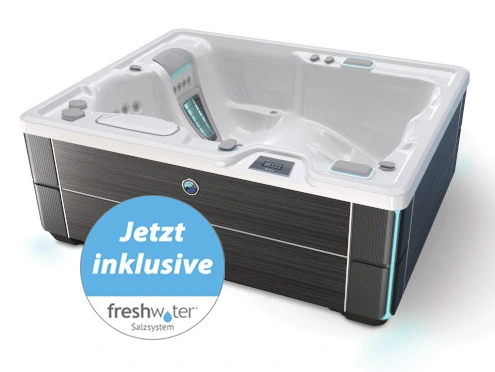 Foto eines Whirlpool mit einer Blackwood Außenverkleidung und mit einer Wanne in Alpinweiß